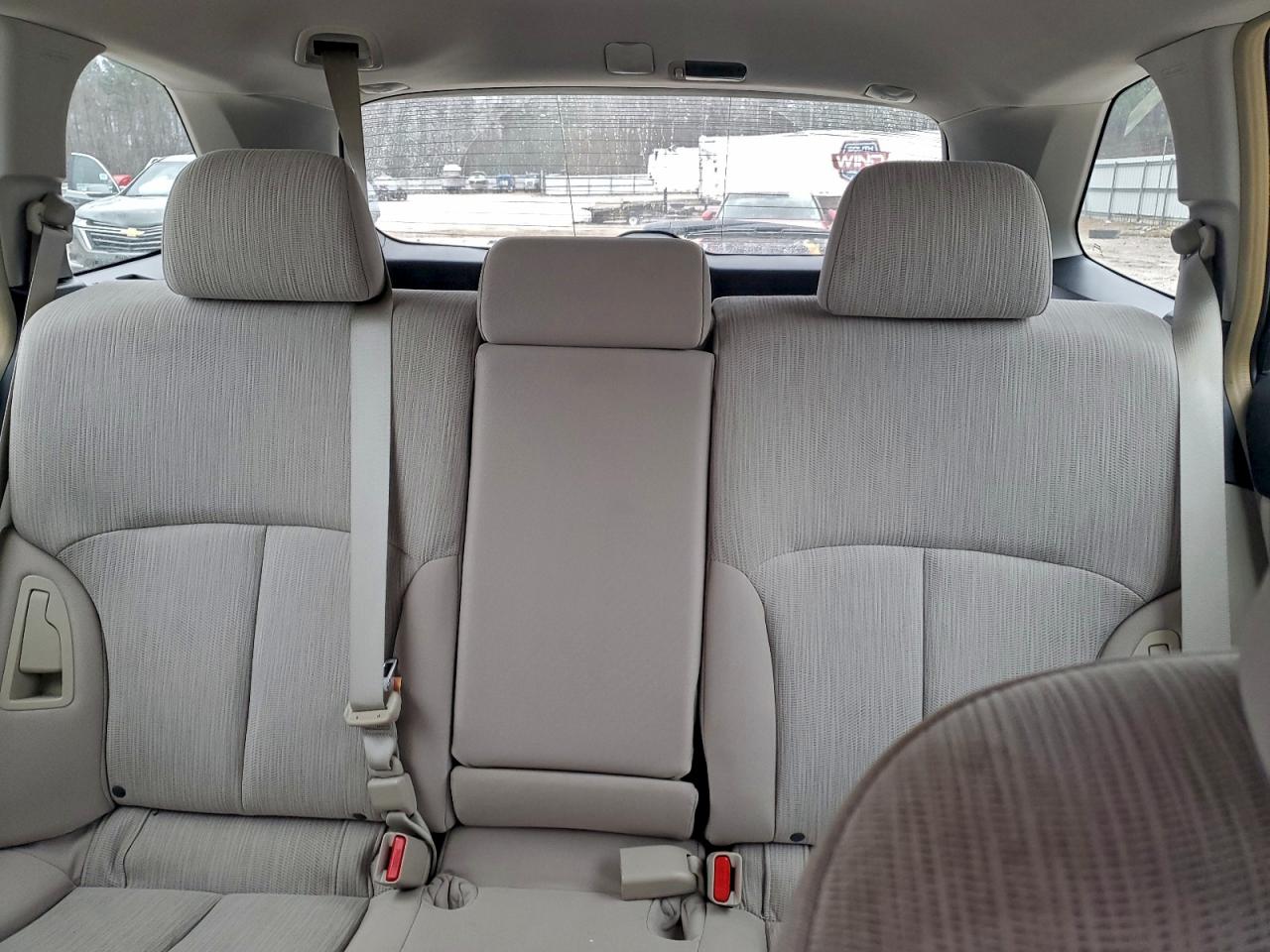 Subaru Outback 2.5i Image 13