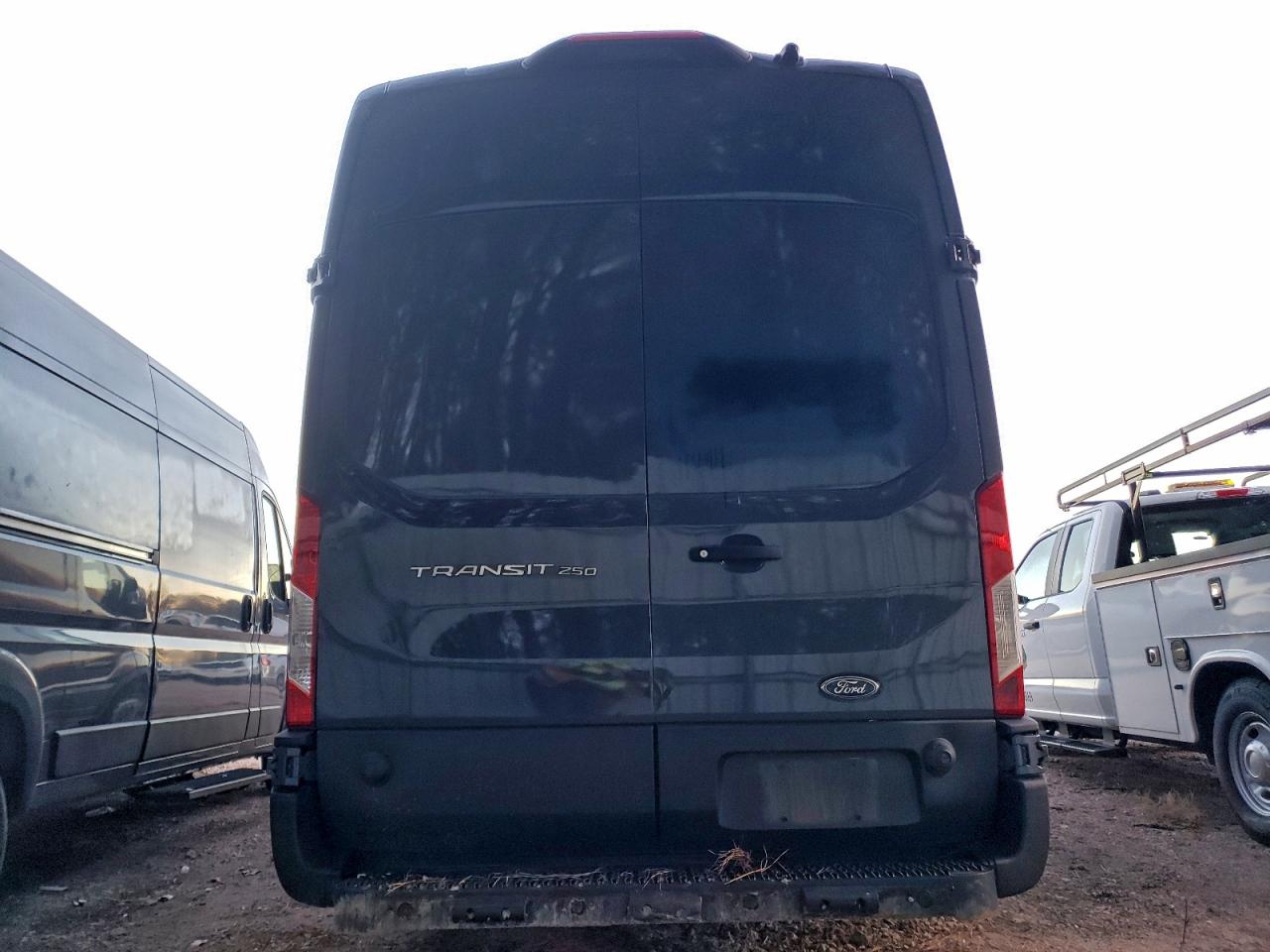 Ford Transit T-250 Image 3