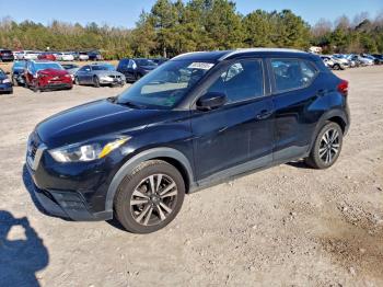  Salvage Nissan Kicks