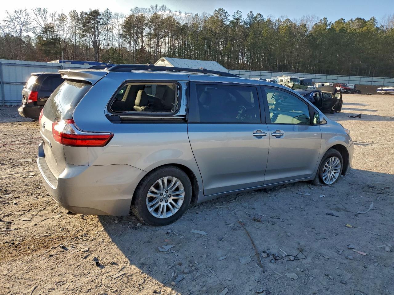 Toyota Sienna Xle Image 12