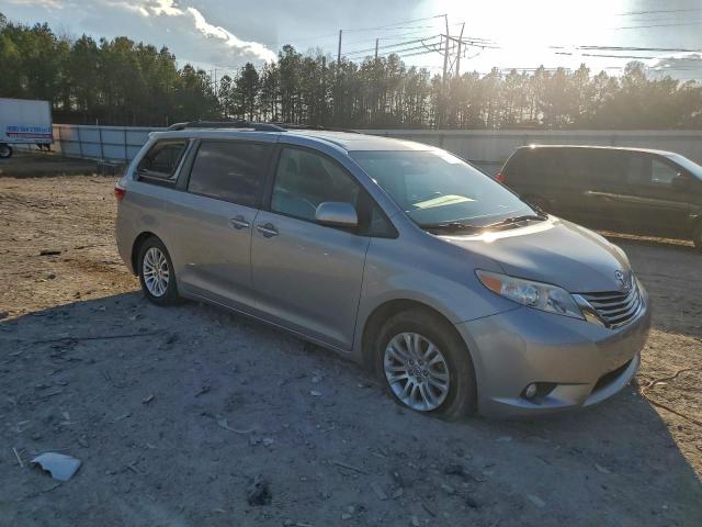Toyota Sienna Xle Image 2