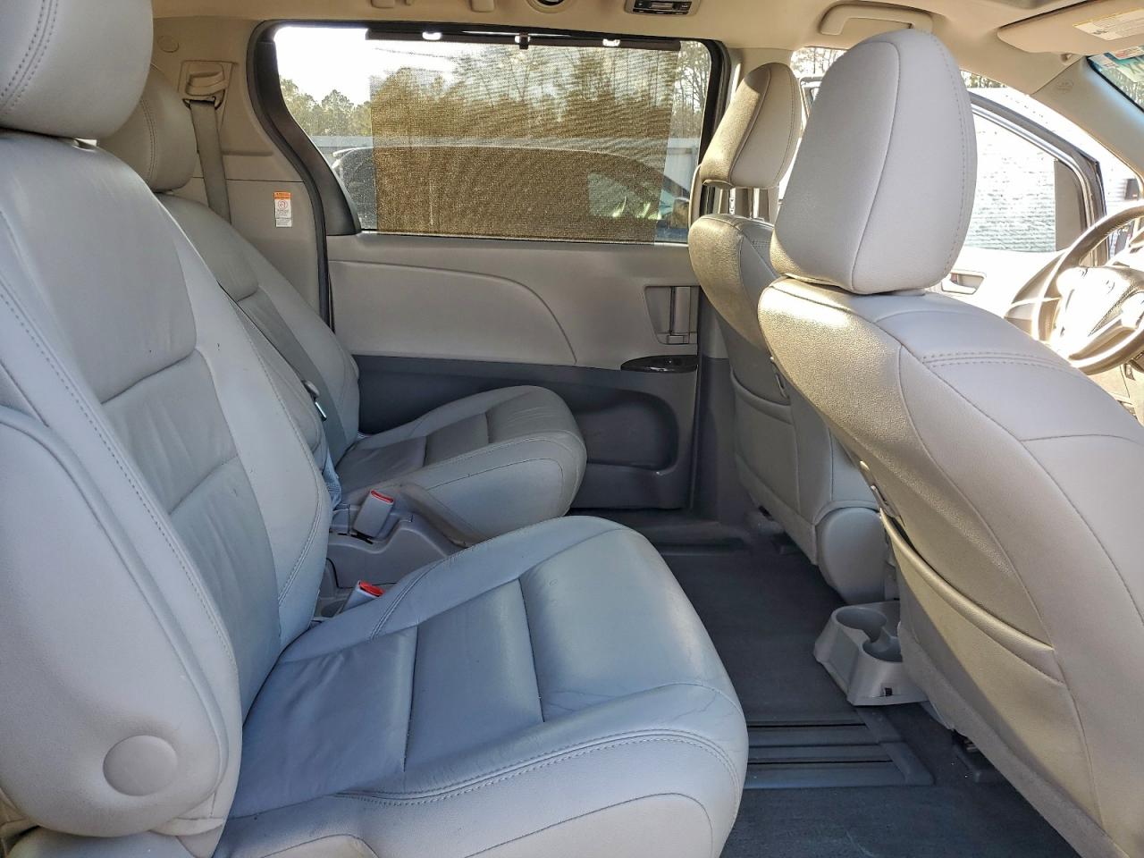 Toyota Sienna Xle Image 4