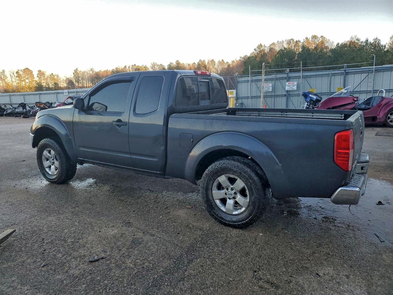 Nissan Frontier Sv Image 2