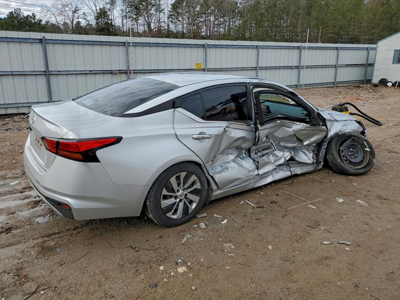 Nissan Altima S Image 8