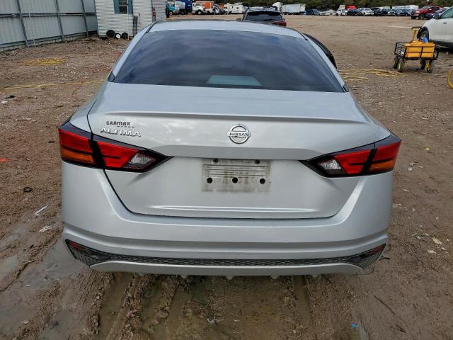 Nissan Altima S Image 7