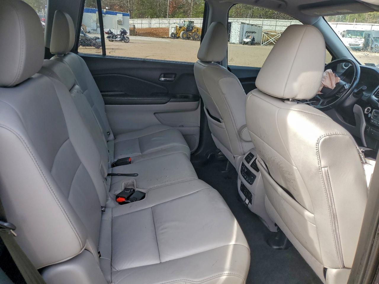 Honda Pilot Touring Image 10